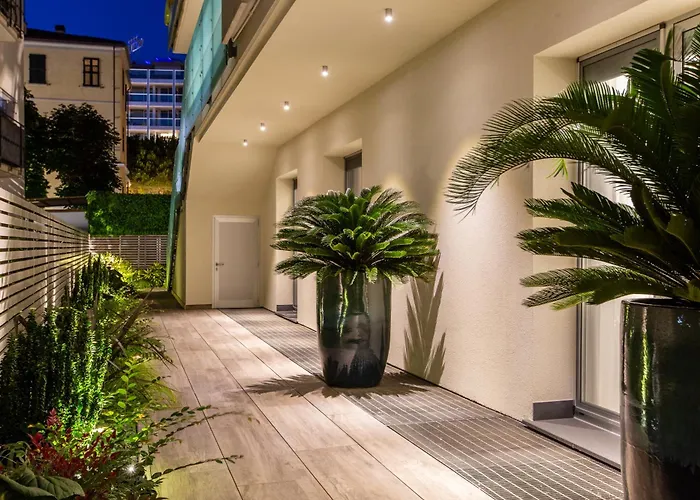 מלון דירות Marina 4*